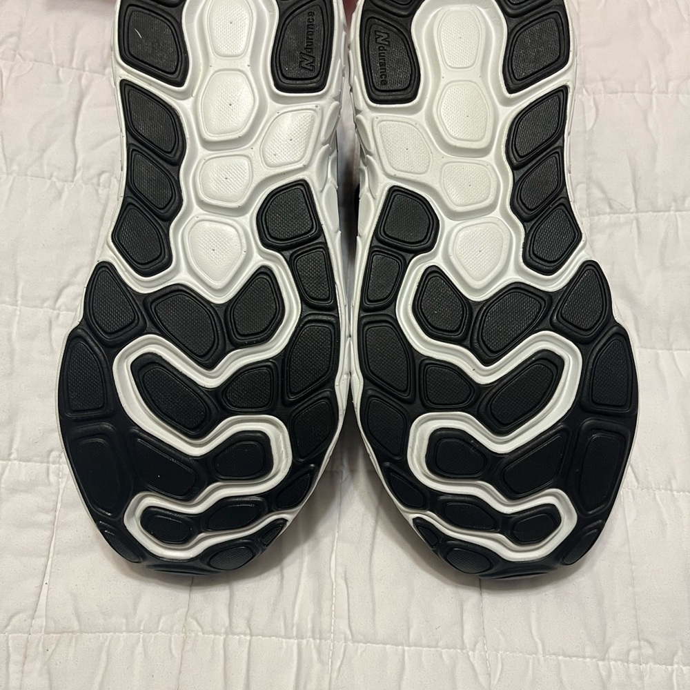 New Balance Fresh Foam X KAIHA RD Black and White Athletic Shoes 8.5 D - Picture 4 of 6